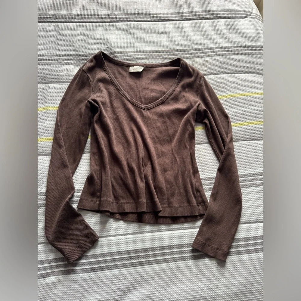 Women's Long Sleeve Ribbed V-Neck T-Shirt - Universal Thread™ - Picture 2 of 6